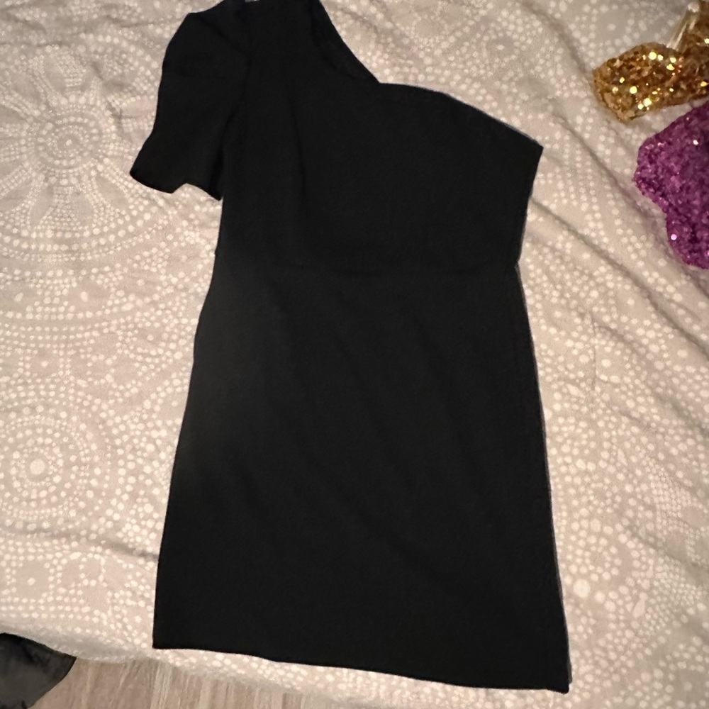Elegant Black One-Shoulder Dress